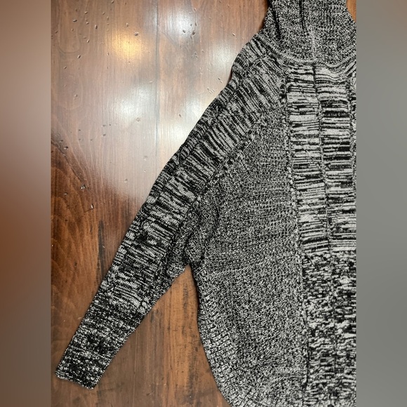 Athleta Hooded Sweater Size Small Gray Heather Casual Athleisure Comfortable EUC - Picture 13 of 15